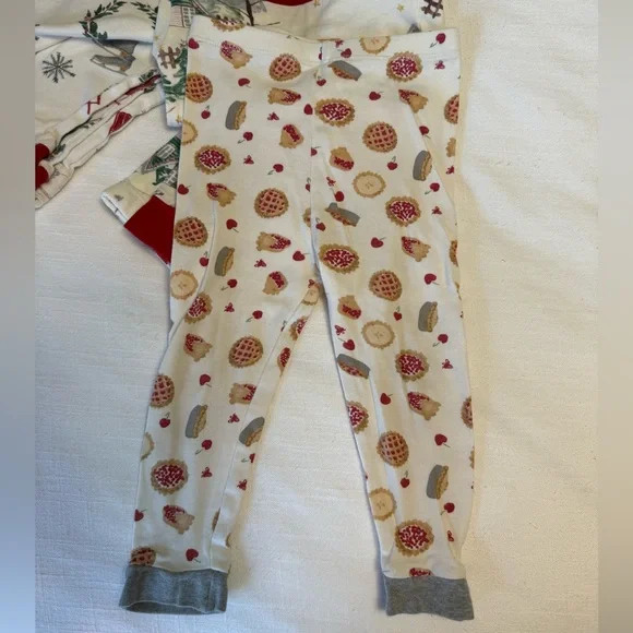 Burt’s Bees Baby | Bundle of 2-piece Holiday Pajama Sets | 18 months - Picture 4 of 16